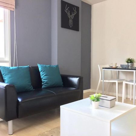 Modern Studio Room At Kathu Luaran gambar